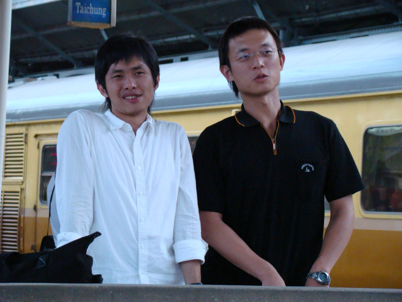 台灣鐵路旅遊攝影台中火車站月台旅客特寫2007攝影照片134