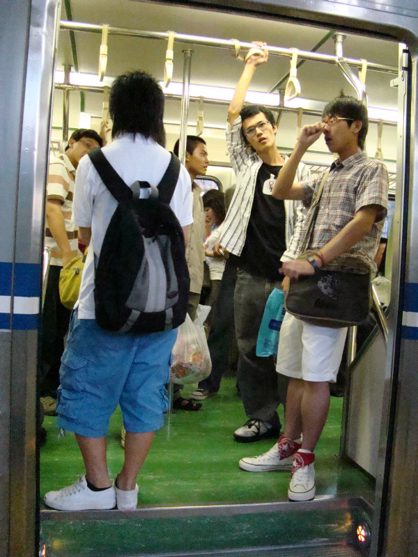 台灣鐵路旅遊攝影台中火車站月台旅客特寫2007攝影照片137