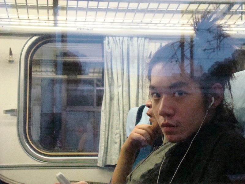 台灣鐵路旅遊攝影台中火車站月台旅客特寫2007攝影照片140