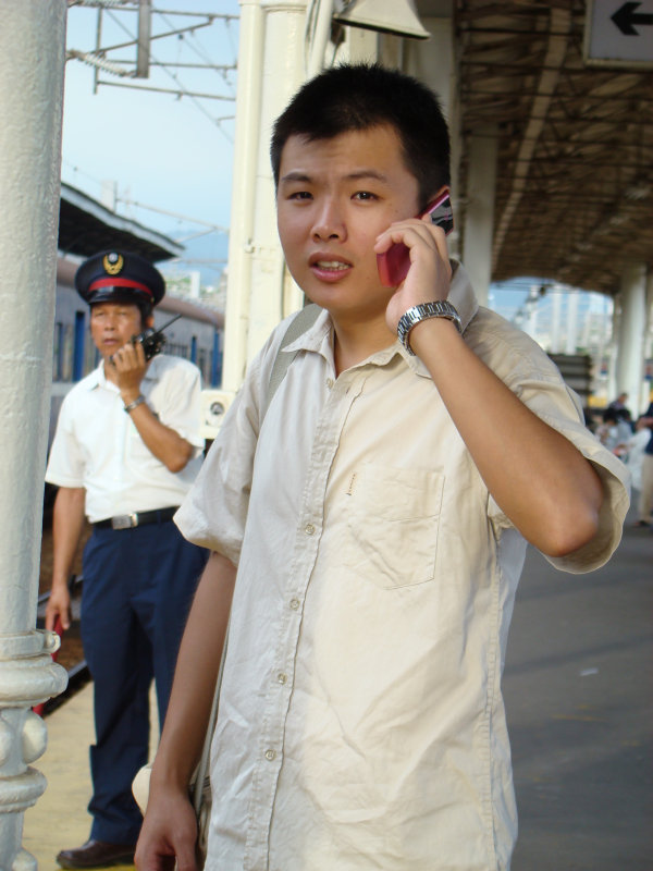 台灣鐵路旅遊攝影台中火車站月台旅客特寫2007攝影照片165