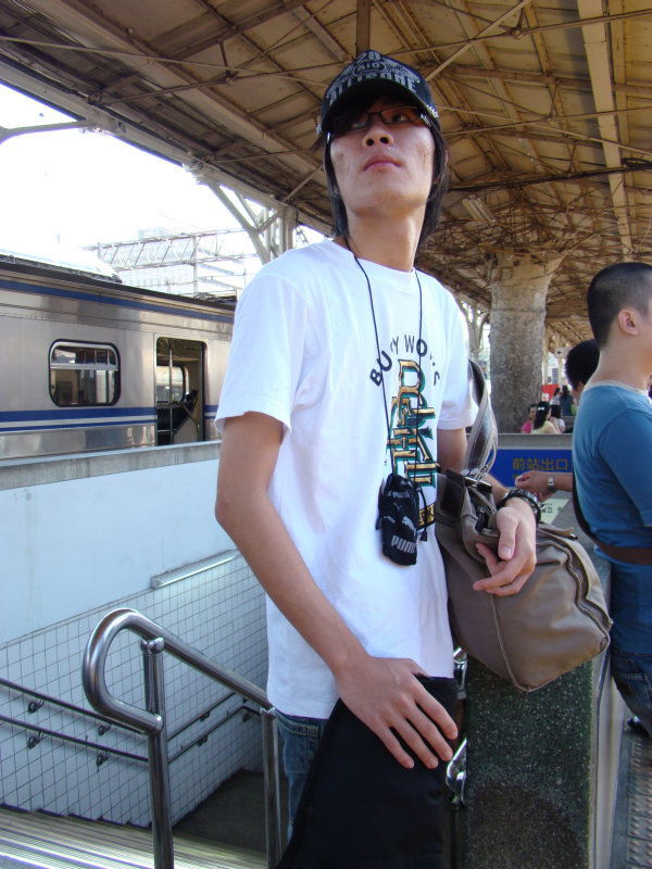 台灣鐵路旅遊攝影台中火車站月台旅客特寫2007攝影照片170