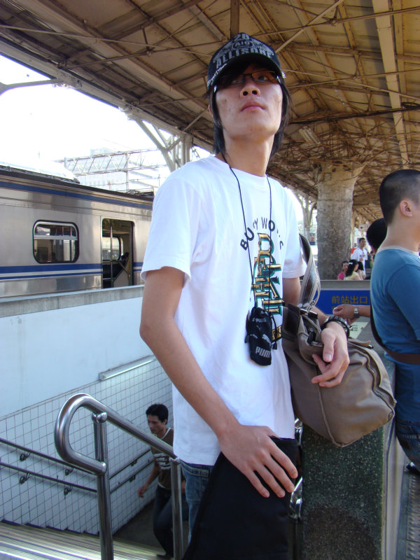 台灣鐵路旅遊攝影台中火車站月台旅客特寫2007攝影照片171