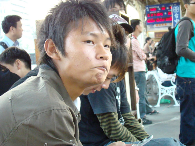 台灣鐵路旅遊攝影台中火車站月台旅客特寫2007攝影照片196