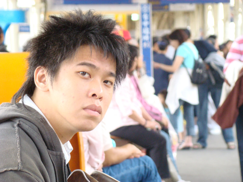 台灣鐵路旅遊攝影台中火車站月台旅客特寫2007攝影照片208
