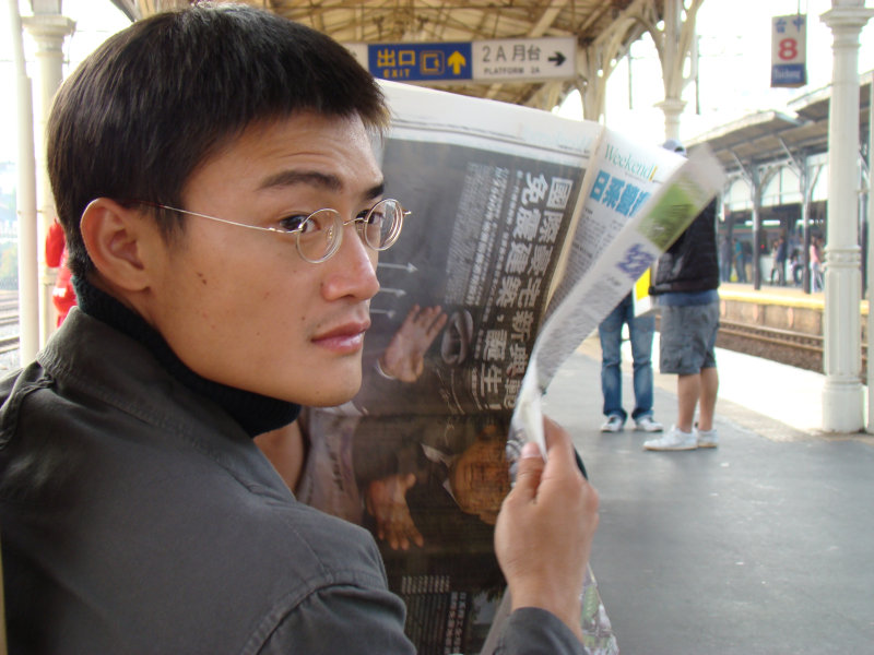 台灣鐵路旅遊攝影台中火車站月台旅客特寫2007攝影照片215