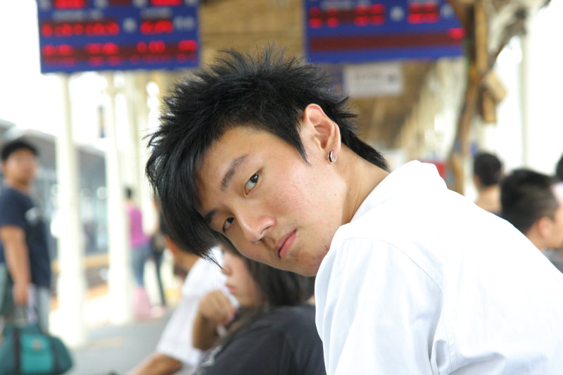 台灣鐵路旅遊攝影台中火車站月台旅客特寫2007攝影照片229