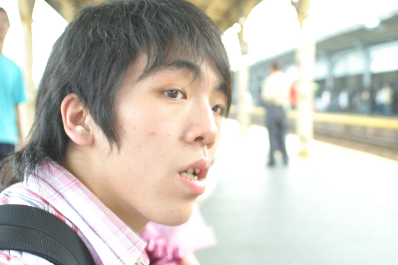 台灣鐵路旅遊攝影台中火車站月台旅客特寫2007攝影照片230