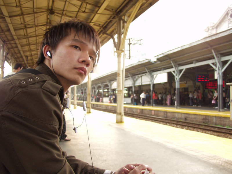 台灣鐵路旅遊攝影台中火車站月台旅客特寫2007攝影照片258