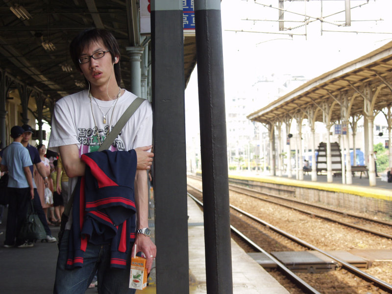 台灣鐵路旅遊攝影台中火車站月台旅客特寫2007攝影照片273