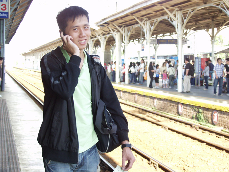台灣鐵路旅遊攝影台中火車站月台旅客特寫2007攝影照片292