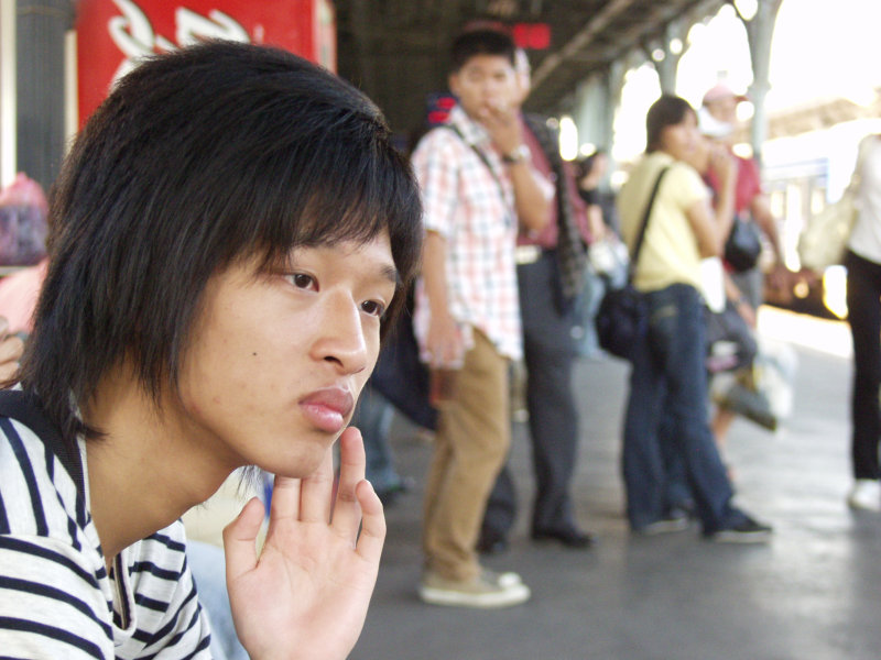 台灣鐵路旅遊攝影台中火車站月台旅客特寫2007攝影照片293