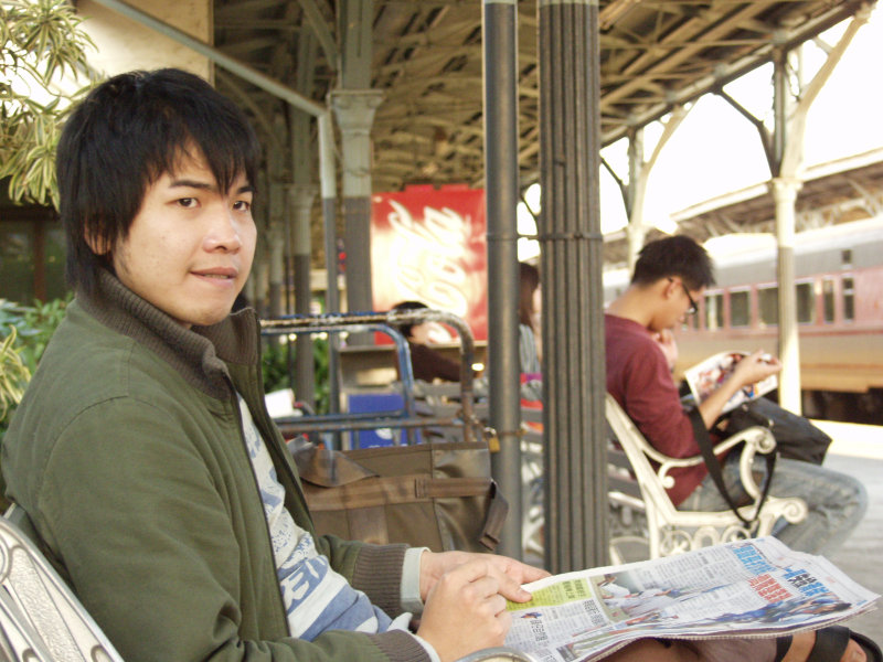 台灣鐵路旅遊攝影台中火車站月台旅客特寫2007攝影照片294
