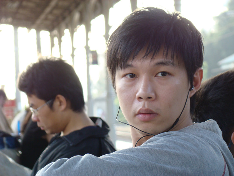 台灣鐵路旅遊攝影台中火車站月台旅客特寫2008攝影照片10