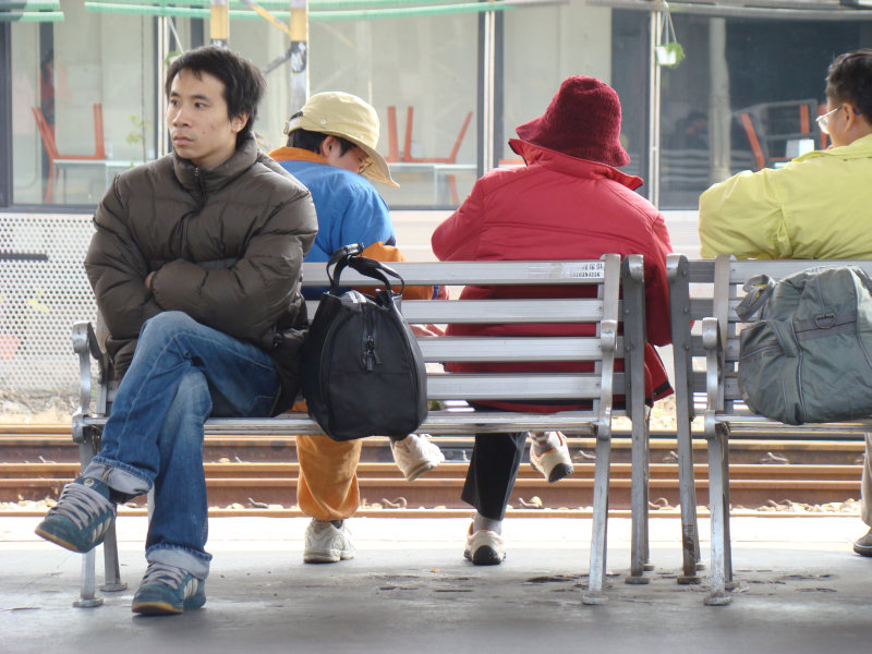 台灣鐵路旅遊攝影台中火車站月台旅客特寫2008攝影照片15