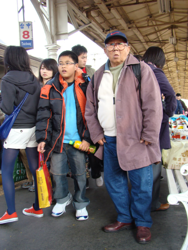 台灣鐵路旅遊攝影台中火車站月台旅客特寫2008攝影照片16