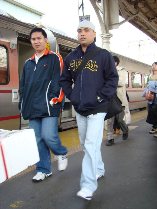 台灣鐵路旅遊攝影台中火車站月台旅客特寫2008攝影照片18
