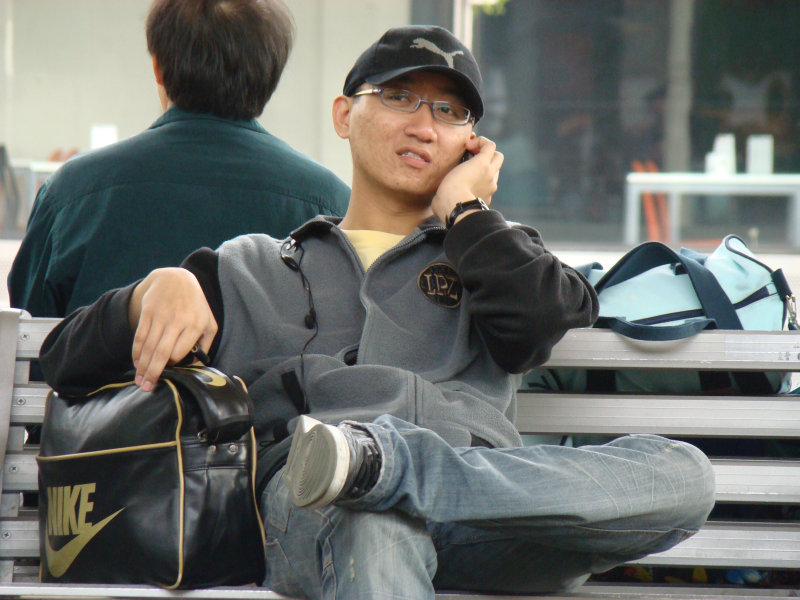 台灣鐵路旅遊攝影台中火車站月台旅客特寫2008攝影照片36
