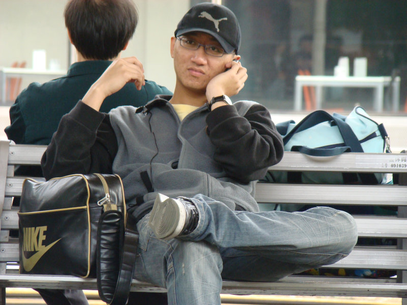 台灣鐵路旅遊攝影台中火車站月台旅客特寫2008攝影照片40
