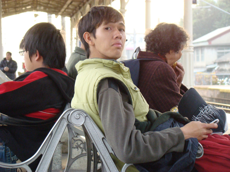 台灣鐵路旅遊攝影台中火車站月台旅客特寫2008攝影照片48