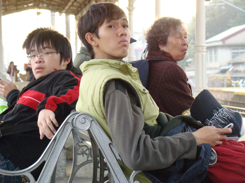 台灣鐵路旅遊攝影台中火車站月台旅客特寫2008攝影照片49