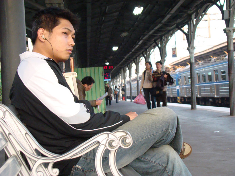 台灣鐵路旅遊攝影台中火車站月台旅客特寫2008攝影照片52