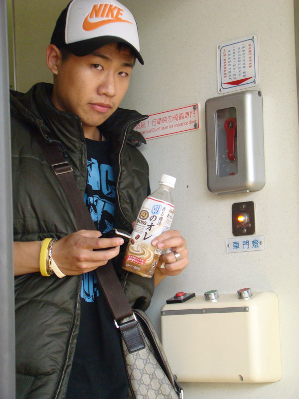 台灣鐵路旅遊攝影台中火車站月台旅客特寫2008攝影照片60