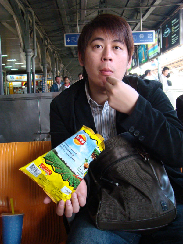 台灣鐵路旅遊攝影台中火車站月台旅客特寫2008攝影照片61