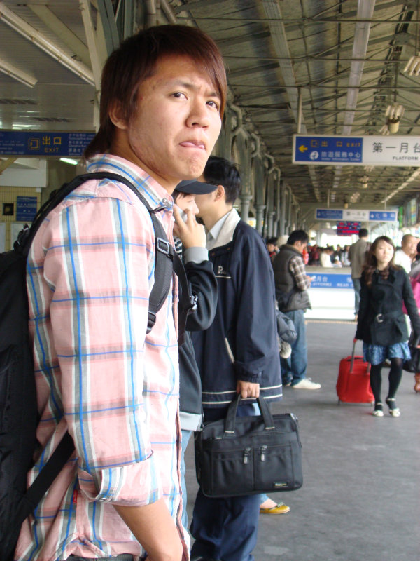 台灣鐵路旅遊攝影台中火車站月台旅客特寫2008攝影照片66