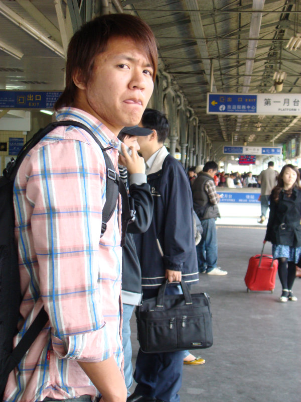 台灣鐵路旅遊攝影台中火車站月台旅客特寫2008攝影照片67