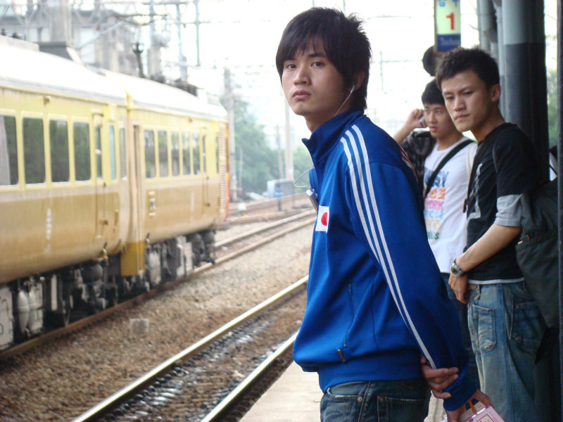 台灣鐵路旅遊攝影台中火車站月台旅客特寫2008攝影照片74