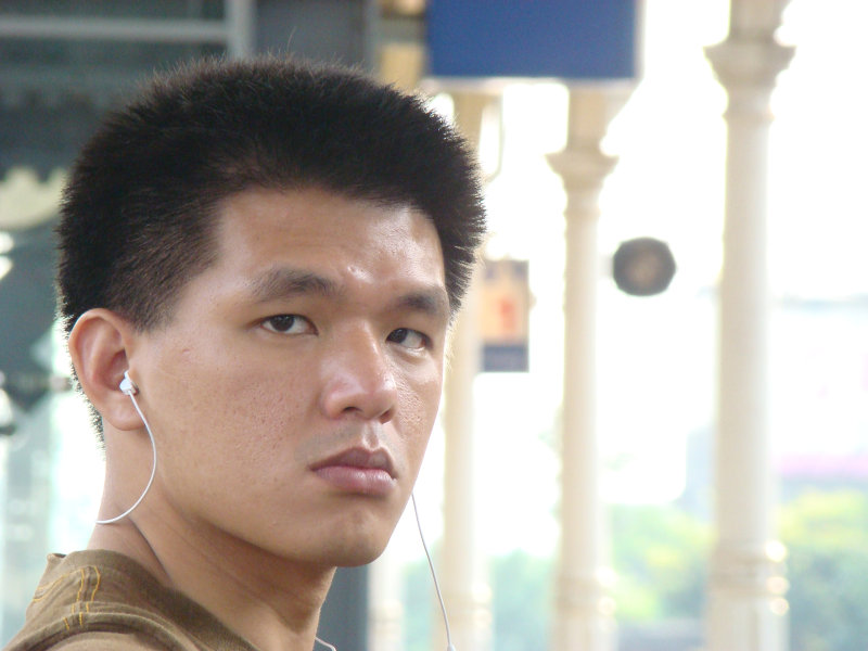 台灣鐵路旅遊攝影台中火車站月台旅客特寫2009攝影照片15