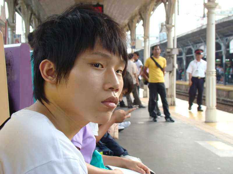 台灣鐵路旅遊攝影台中火車站月台旅客特寫2009攝影照片34