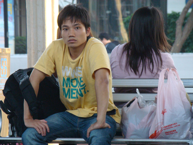 台灣鐵路旅遊攝影台中火車站月台旅客特寫2009攝影照片78