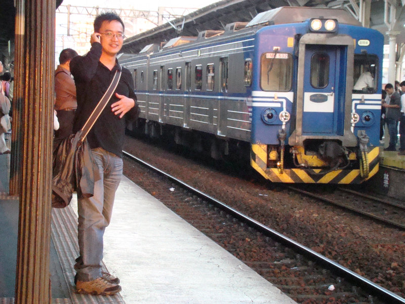 台灣鐵路旅遊攝影台中火車站月台旅客特寫2009攝影照片80