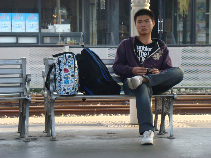 台灣鐵路旅遊攝影台中火車站月台旅客特寫2009攝影照片81