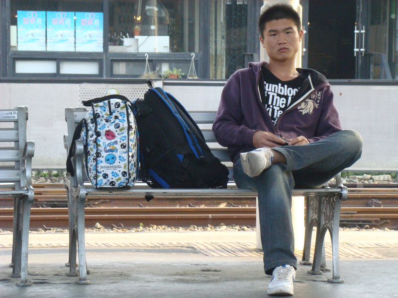 台灣鐵路旅遊攝影台中火車站月台旅客特寫2009攝影照片83