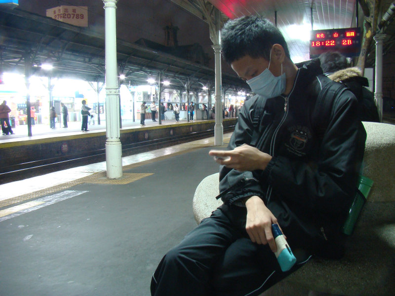 台灣鐵路旅遊攝影台中火車站月台旅客特寫2009攝影照片87