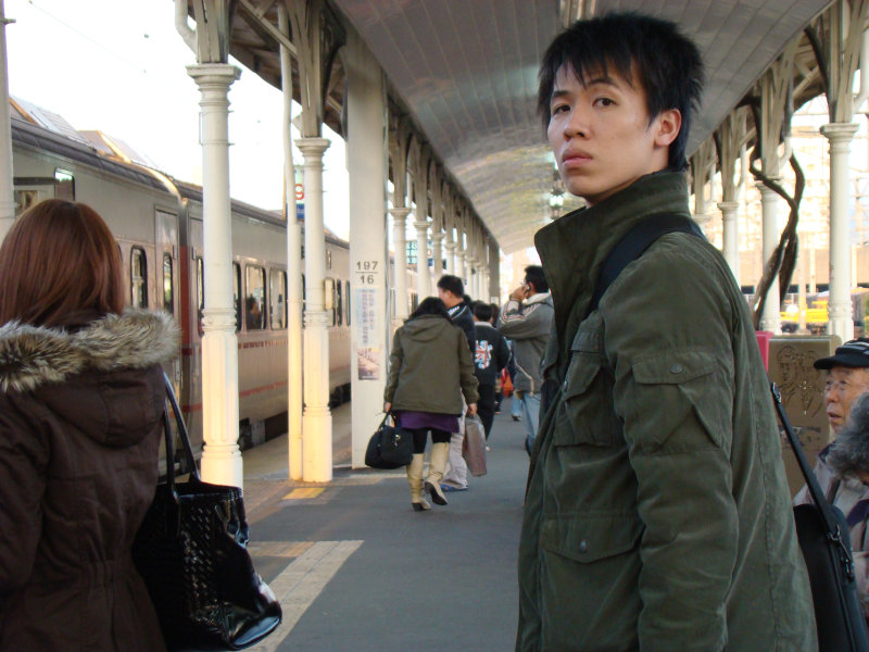 台灣鐵路旅遊攝影台中火車站月台旅客特寫2009攝影照片104