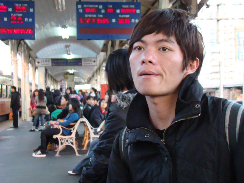 台灣鐵路旅遊攝影台中火車站月台旅客特寫2009攝影照片105