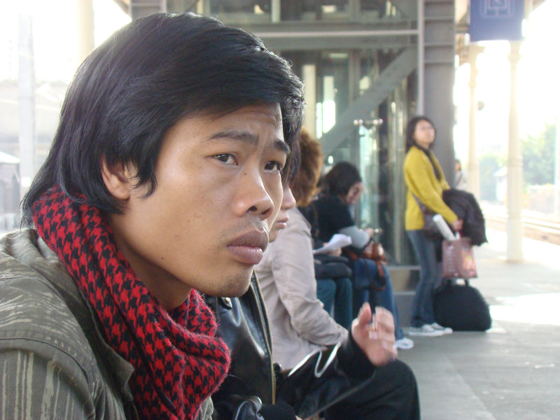 台灣鐵路旅遊攝影台中火車站月台旅客特寫2009攝影照片108