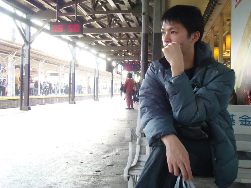 台灣鐵路旅遊攝影台中火車站月台旅客特寫2009攝影照片121