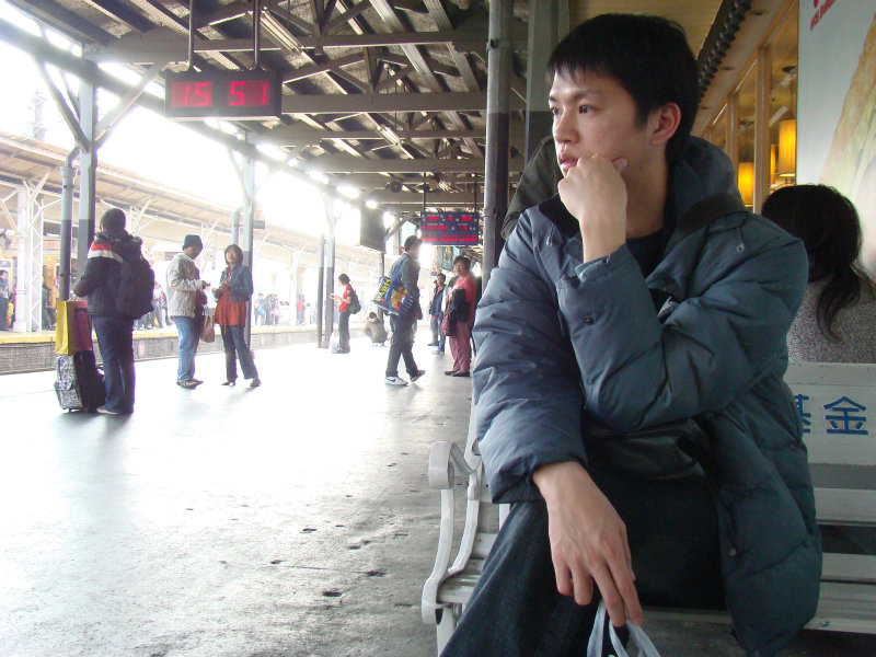 台灣鐵路旅遊攝影台中火車站月台旅客特寫2009攝影照片122