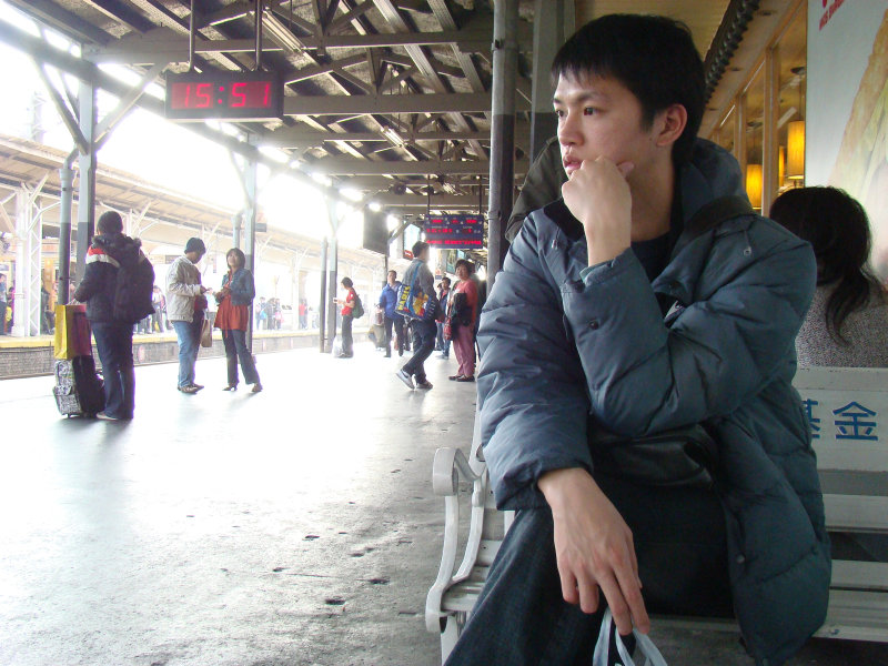 台灣鐵路旅遊攝影台中火車站月台旅客特寫2009攝影照片123