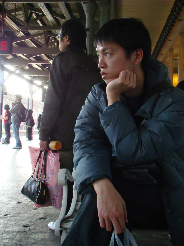 台灣鐵路旅遊攝影台中火車站月台旅客特寫2009攝影照片127