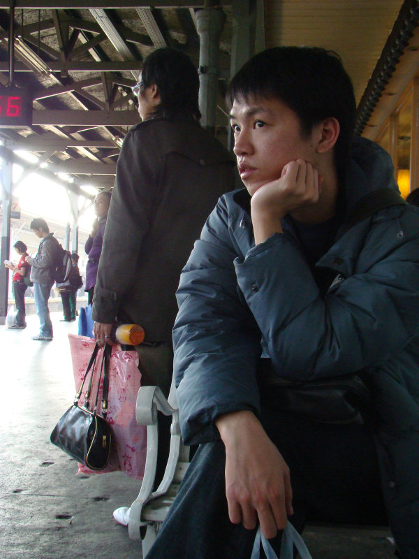 台灣鐵路旅遊攝影台中火車站月台旅客特寫2009攝影照片128