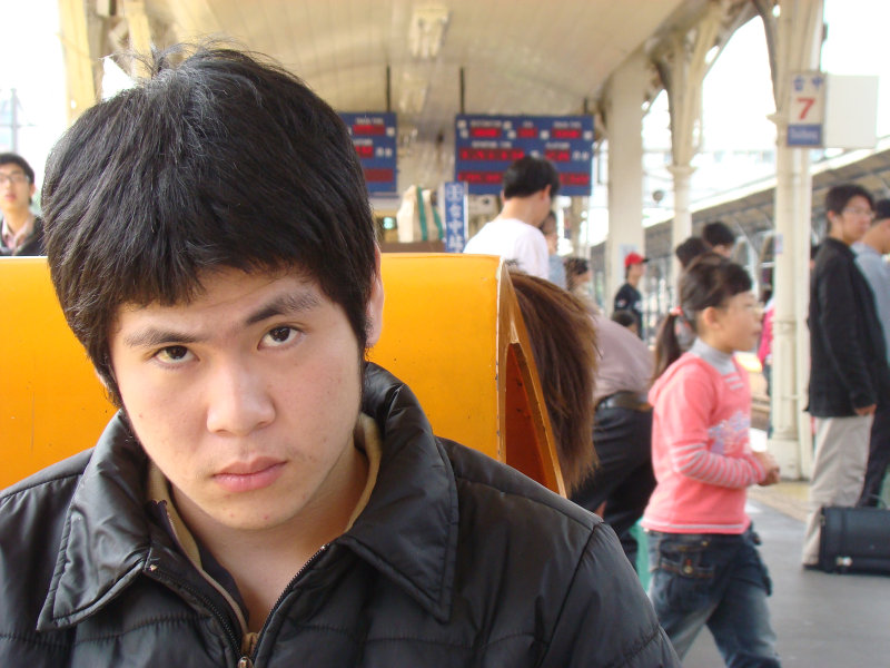 台灣鐵路旅遊攝影台中火車站月台旅客特寫2009攝影照片131