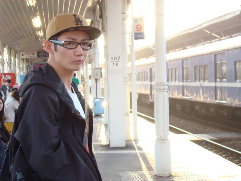台灣鐵路旅遊攝影台中火車站月台旅客特寫2009攝影照片144