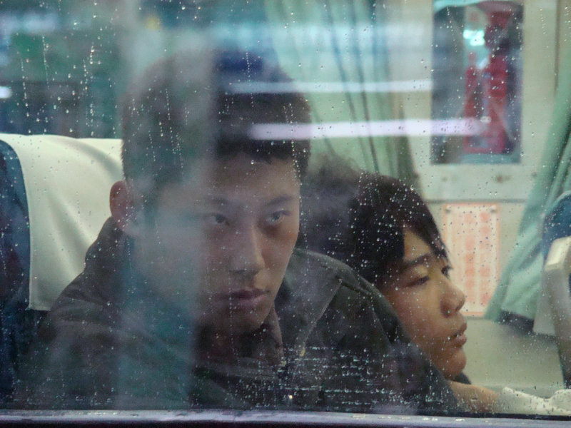 台灣鐵路旅遊攝影台中火車站月台旅客特寫2009攝影照片147
