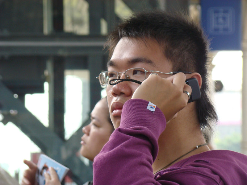 台灣鐵路旅遊攝影台中火車站月台旅客特寫2009攝影照片156