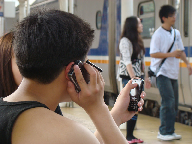 台灣鐵路旅遊攝影台中火車站月台旅客特寫2009攝影照片164
